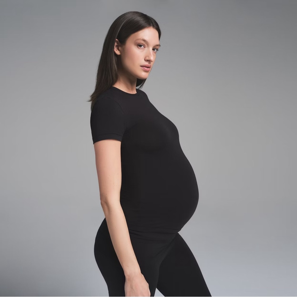 SKIMS Maternity Tee Black